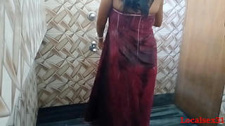 Indian Bhabi Sex In A Bathroom with Red Tawal (Localsex31)